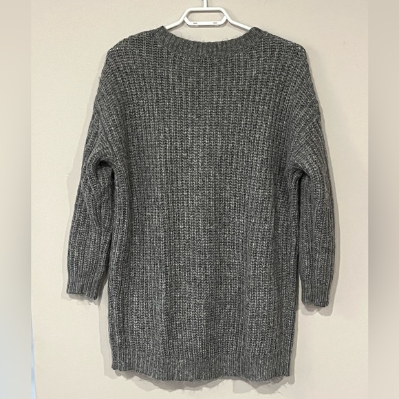 Women’s Aerie Chunky Knitted V-Neck Lace Up Sweater - Picture 7 of 8